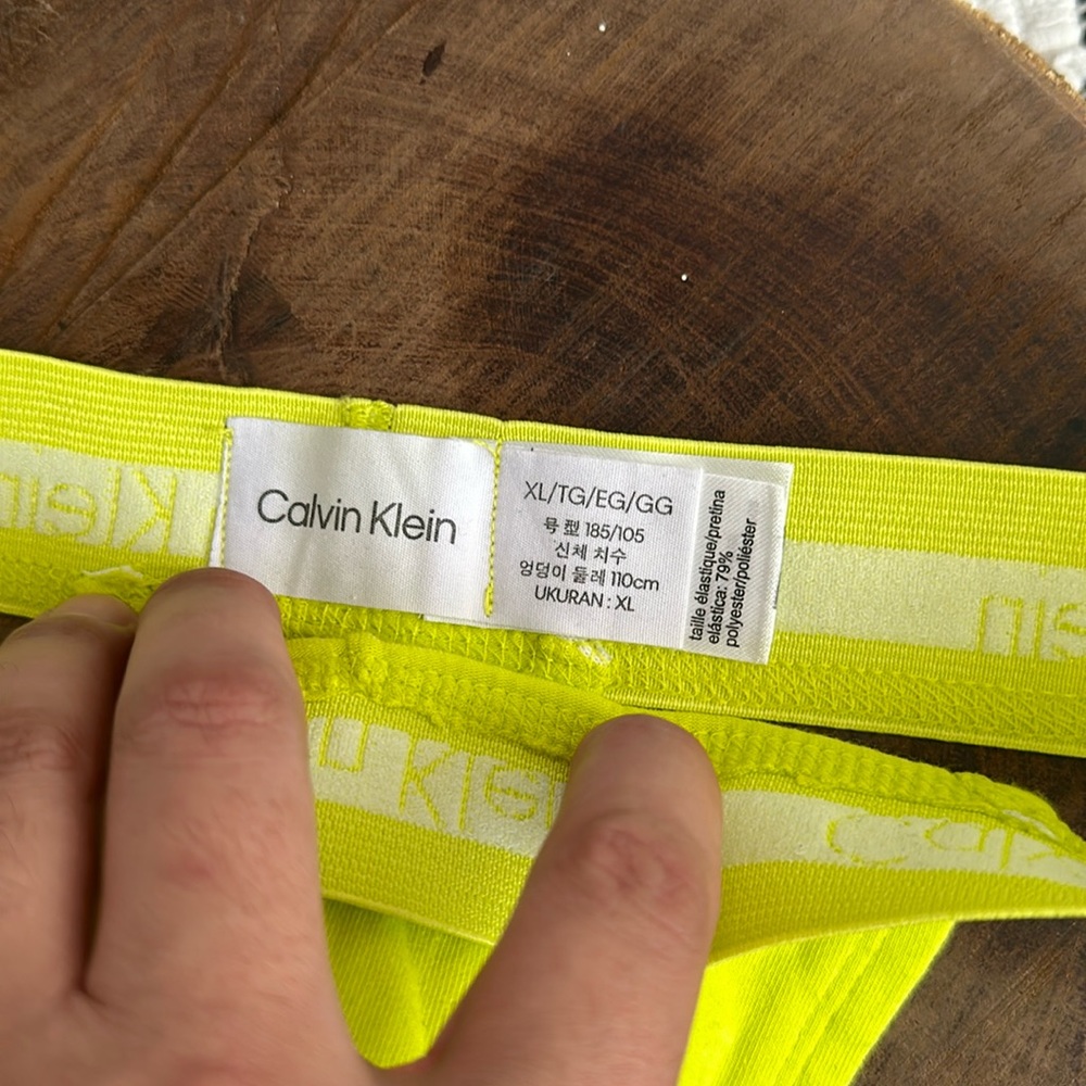 Calvin Klein - Picture 2 of 5